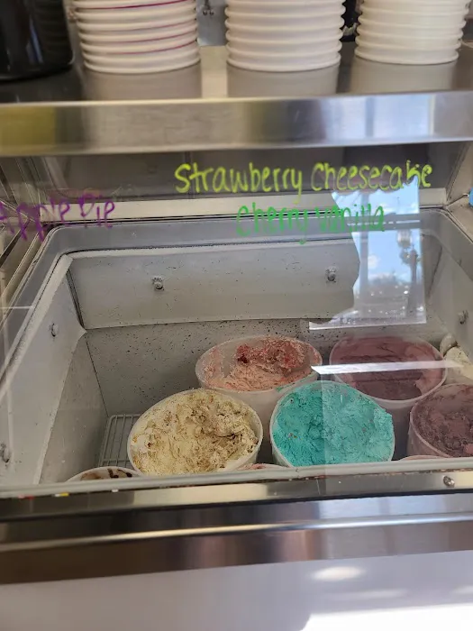Sundae's Ice Cream Parlor Picture 2