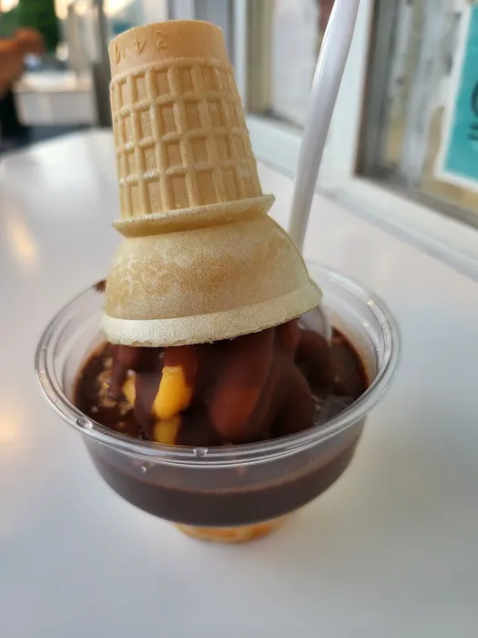 Wally's Ice Cream Parlor II Picture 7
