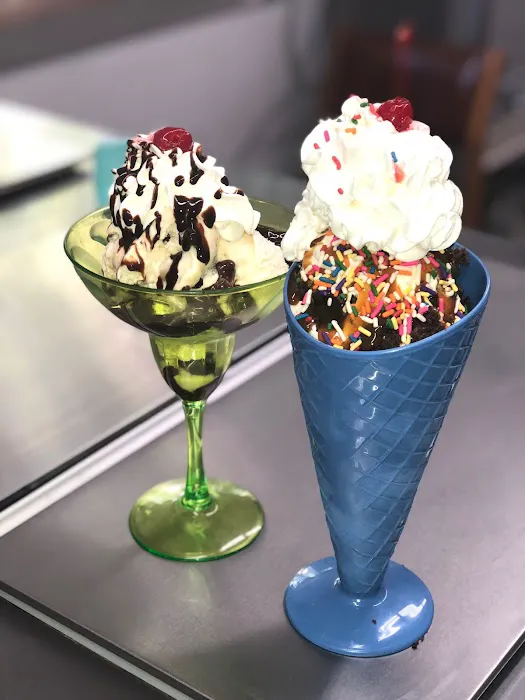 Killino’s Riverside Ice cream Picture 9