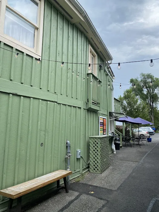 Alleyway Ice Cream Picture 3