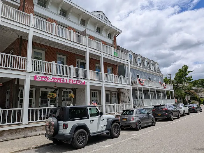 Moo Moo's Creamery - The World’s Best Ice Cream Shop Picture 6