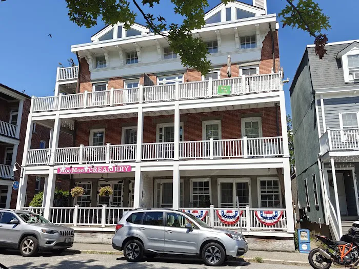 Moo Moo's Creamery - The World’s Best Ice Cream Shop Picture 9