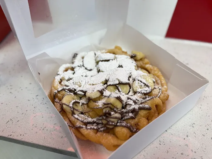 Curly’s Carnival Eats and Creamery Picture 5