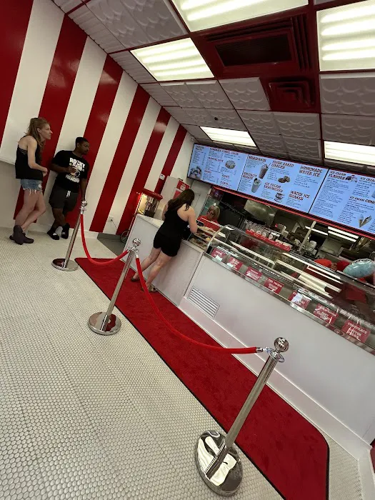Curly’s Carnival Eats and Creamery Picture 6