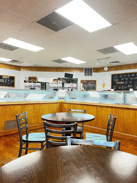 Scoops Ice Creamery Picture 8