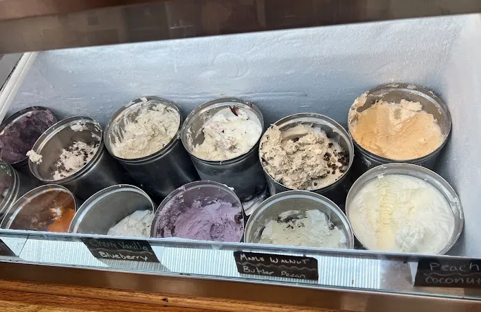 Scoops Ice Creamery Picture 1
