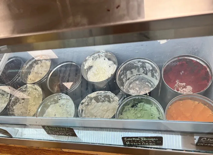 Scoops Ice Creamery Picture 4