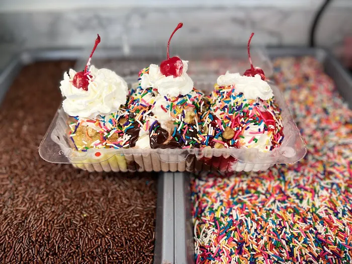 Carl's Corner Ice Cream Shoppe Picture 5