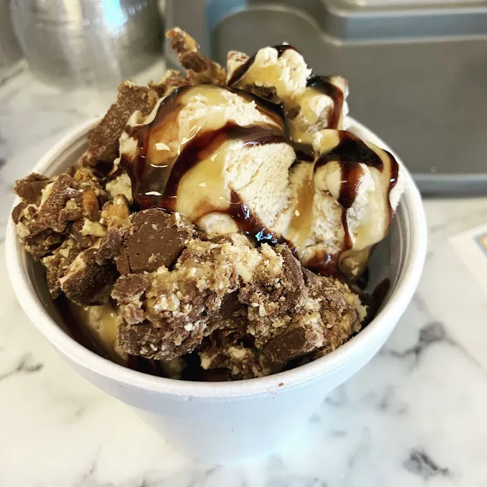 Carl's Corner Ice Cream Shoppe Picture 8