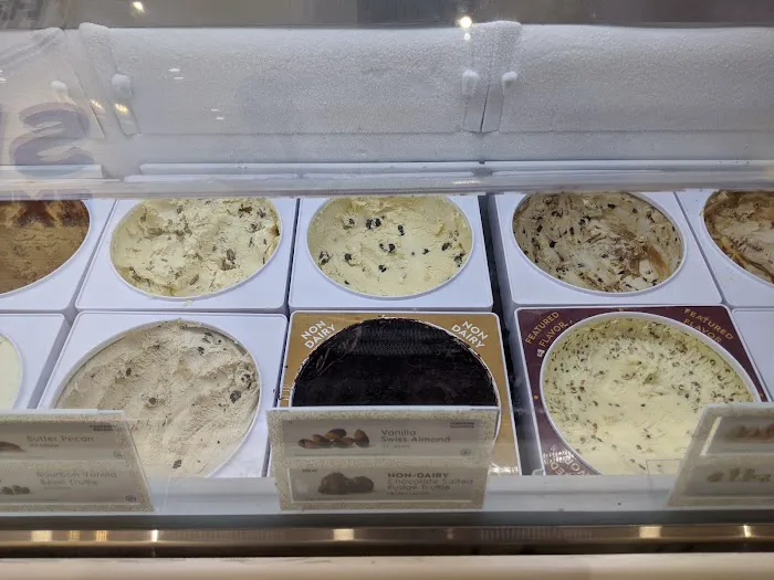 Häagen-Dazs Ice Cream Shop Picture 7