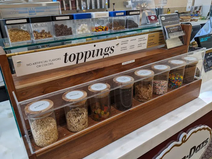 Häagen-Dazs Ice Cream Shop Picture 9