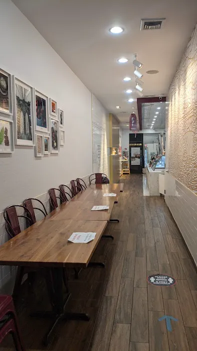 Häagen-Dazs Ice Cream Shop Picture 6