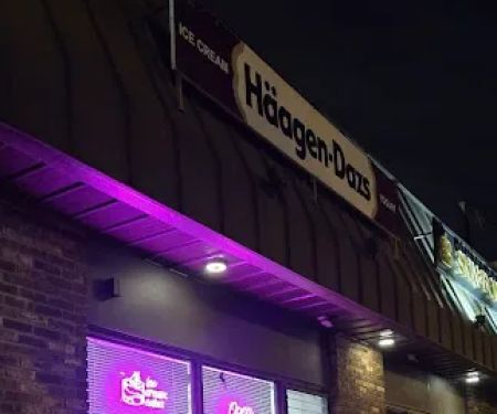 Hu00e4agen-Dazs Ice Cream Shop