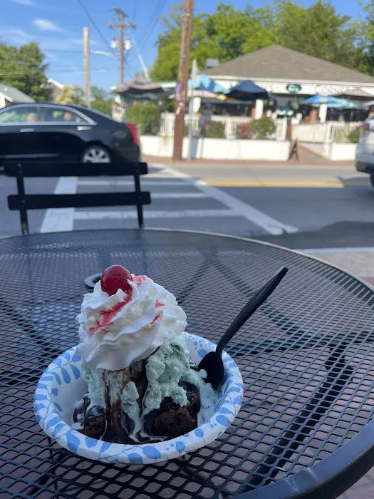 Justine's Ice Cream Parlour Picture 5