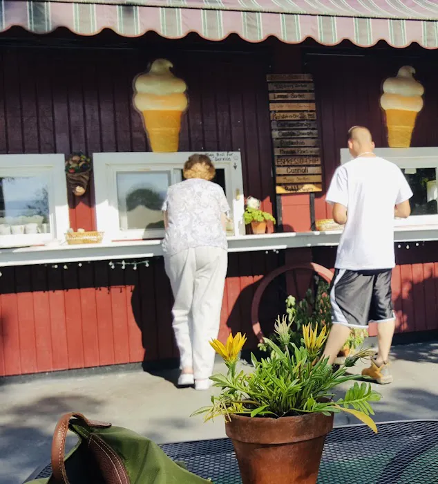 Valley Harvest Ice Cream & Grill Picture 5