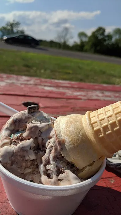 Valley Harvest Ice Cream & Grill Picture 7
