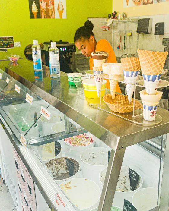 Carolina's Ice Cream Cafe Picture 7
