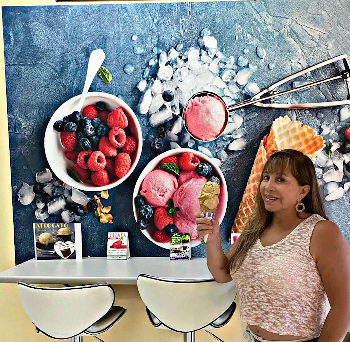 Carolina's Ice Cream Cafe Picture 8