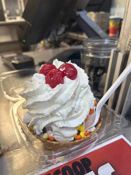 Richman's Ice Cream & Burger Co. Picture 4