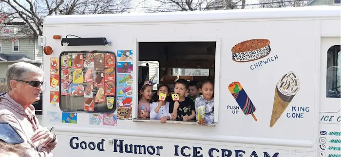 Mike's Ice Cream Trucks Picture 3