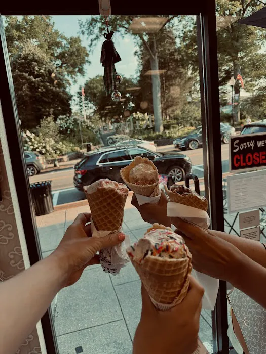 Kilwins Ice Cream - Chocolate - Fudge Picture 10