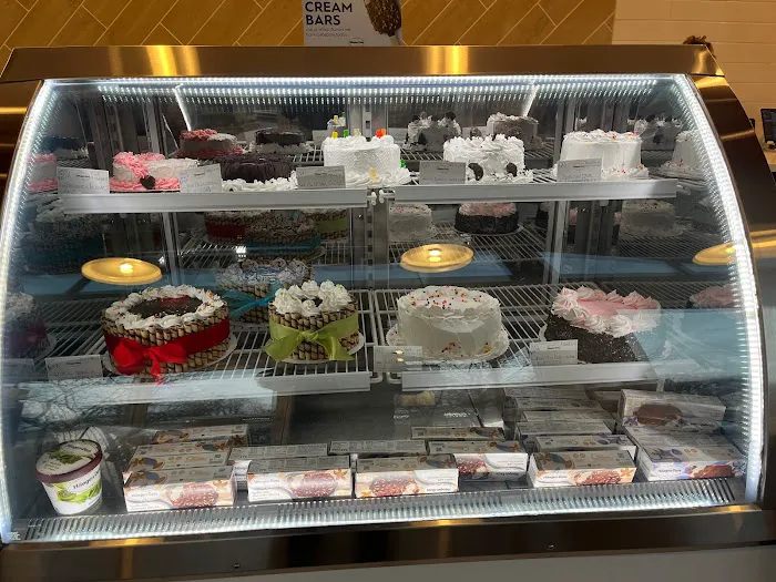 Haagen-Dazs Ice Cream Shop Picture 3