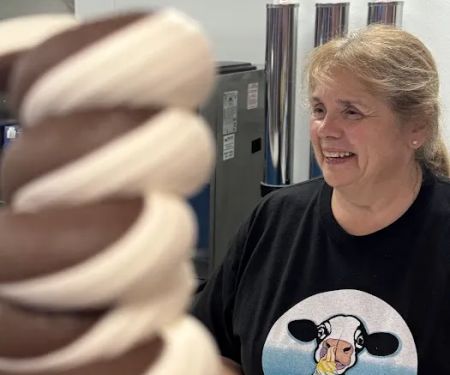 Mary's Ice Cream Shop at the Circle