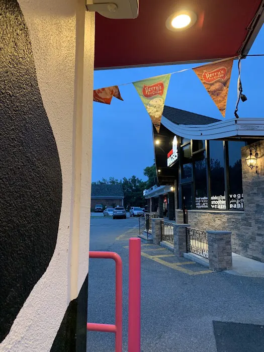 MJays Ice Cream Shack Picture 7