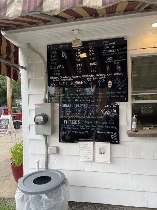 Village Scoop Ice Cream Shop Picture 2