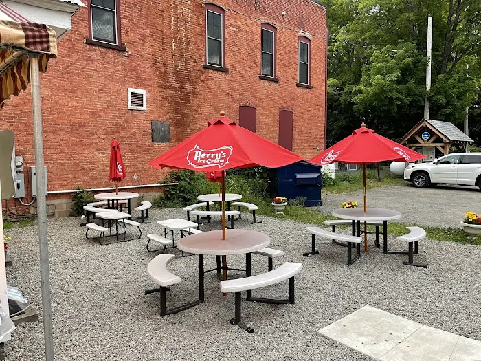 Village Scoop Ice Cream Shop Picture 10