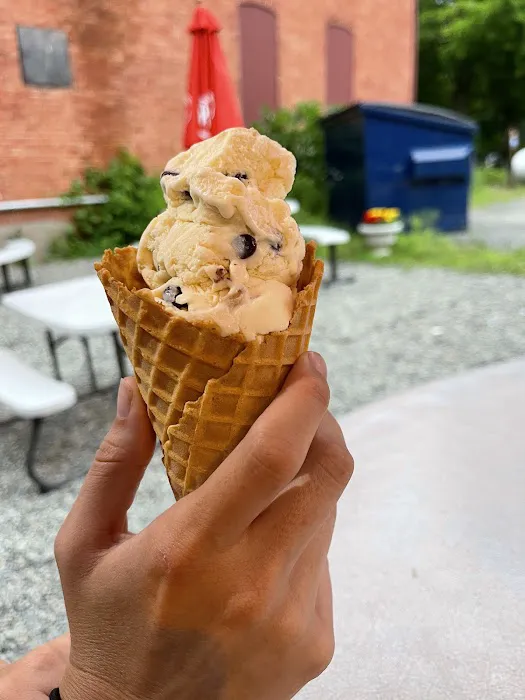 Village Scoop Ice Cream Shop Picture 6