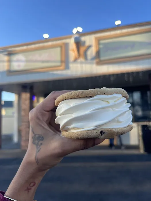 Stella’s Creamery & Cakes Picture 10