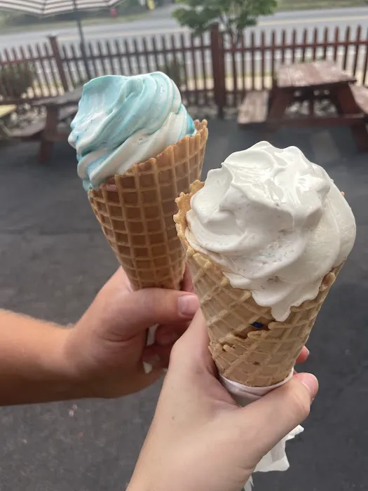 Stella’s Creamery & Cakes Picture 4