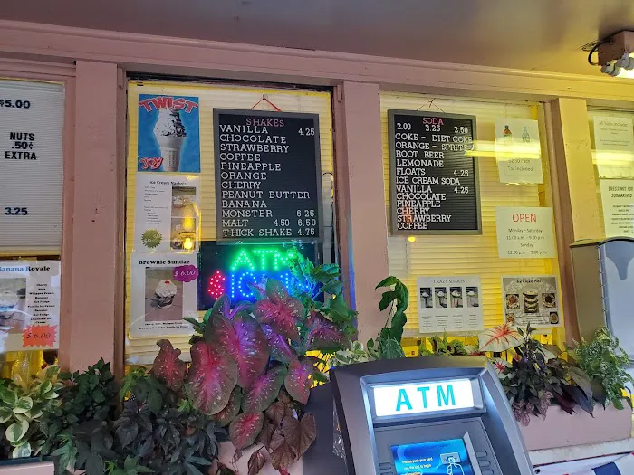 Humpty Dumpty Ice Cream & Subs Picture 3