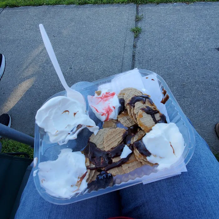 Humpty Dumpty Ice Cream & Subs Picture 5