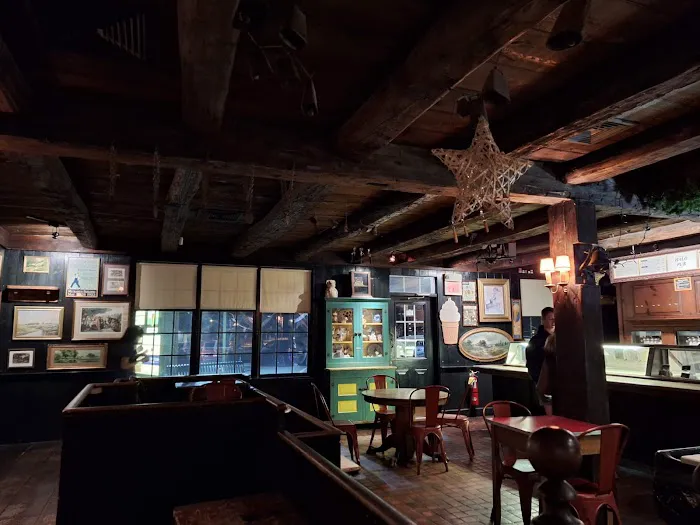 Halo Pub Picture 10