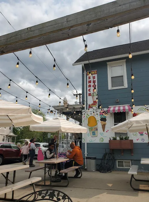 Debbie's Snack Shop Picture 2