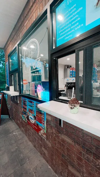 Lola's Ice Cream Korner Picture 9