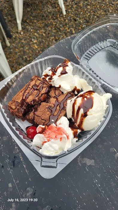 Lola's Ice Cream Korner Picture 7