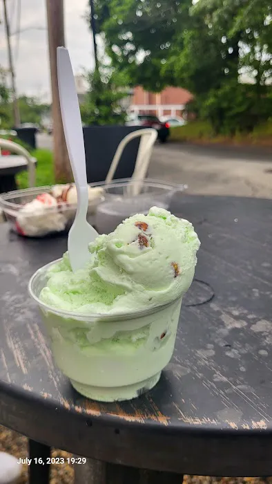 Lola's Ice Cream Korner Picture 1
