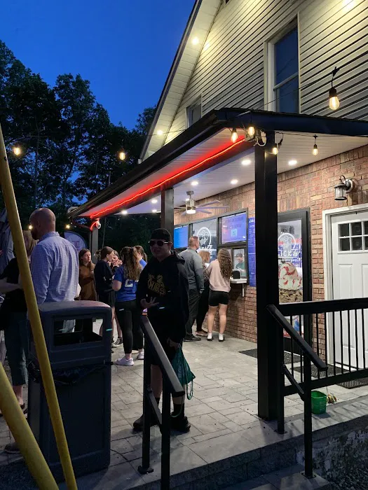 Lola's Ice Cream Korner Picture 3