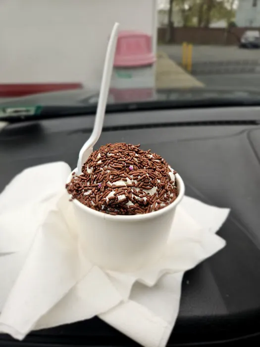 Colonia Dairy Maid Picture 1