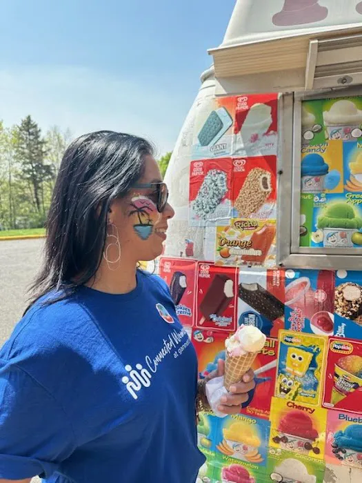 4 Girls Ice Cream Truck Picture 1