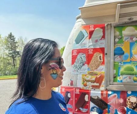 4 Girls Ice Cream Truck