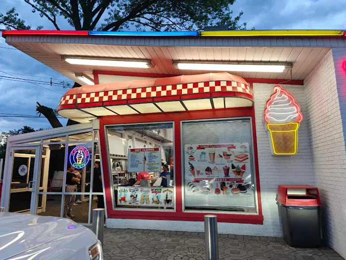Magnifico's Ice Cream Picture 2