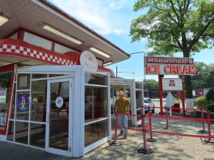 Magnifico's Ice Cream Picture 7
