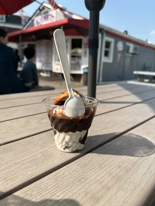 Louie's Ice Cream Picture 3