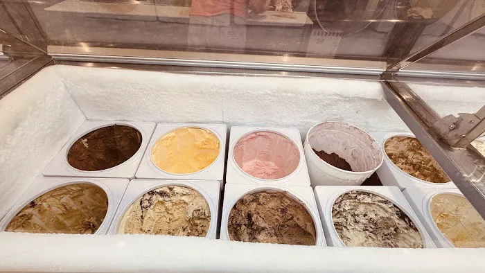 Brrrr Ice Cream, Shakes & Crepes Picture 8