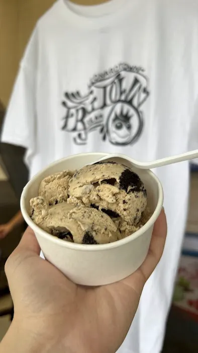 Frog Town Ice Cream Picture 1