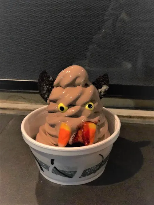 Del's Custard & Yogurt Picture 3